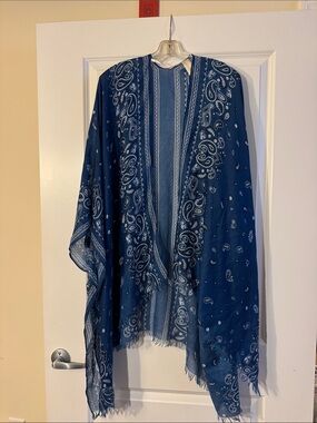 Simply Noelle Blue Paisley Kimono Wrap